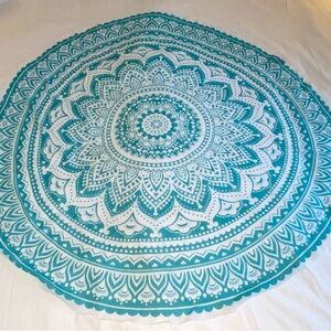 Avenue 9 Multi Use Round Wrap